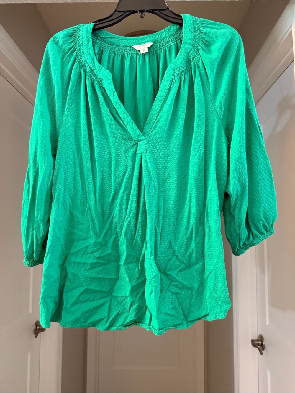 crown & ivy Emerald Green Peasant Blouse with V-Neck